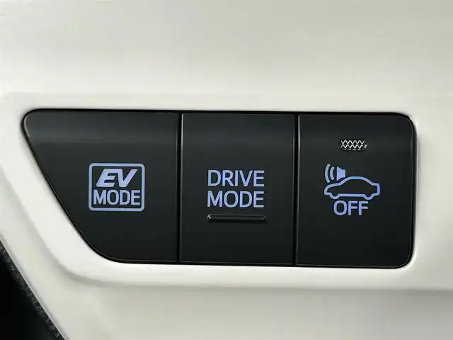 トヨタ プリウス A ツーリングセレクション 千葉県 2016(平28)年 2.5万km エモーショナルレッド 禁煙車/トヨタセーフティセンス/・レーンディパーチャーアラート/・レーンキープアシスト/・ヘッドアップディスプレイ/・ブラインドスポットモニター/・プリクラッシュセーフティ/・プリクラッシュセーフティブレーキ/・レーダークルーズコントロール/・クリアランスソナー/ビックX９インチアルパインメモリナビ/・型番：X9V/・CD/DVD/Bluetooth/フルセグTV/・バックカメラ/・ビルトインETC/革巻きステアリング/・ステアリングスイッチ/レザーシート/・DNシートヒーター/純正フロアマット/純正１７インチAW/オートライト/・LEDヘッドライト/・LEDフォグランプ