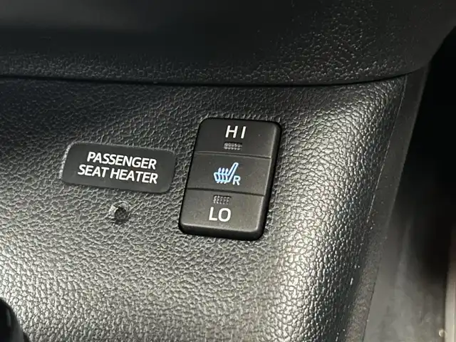 トヨタ プリウス A ツーリングセレクション 千葉県 2016(平28)年 2.5万km エモーショナルレッド 禁煙車/トヨタセーフティセンス/・レーンディパーチャーアラート/・レーンキープアシスト/・ヘッドアップディスプレイ/・ブラインドスポットモニター/・プリクラッシュセーフティ/・プリクラッシュセーフティブレーキ/・レーダークルーズコントロール/・クリアランスソナー/ビックX９インチアルパインメモリナビ/・型番：X9V/・CD/DVD/Bluetooth/フルセグTV/・バックカメラ/・ビルトインETC/革巻きステアリング/・ステアリングスイッチ/レザーシート/・DNシートヒーター/純正フロアマット/純正１７インチAW/オートライト/・LEDヘッドライト/・LEDフォグランプ