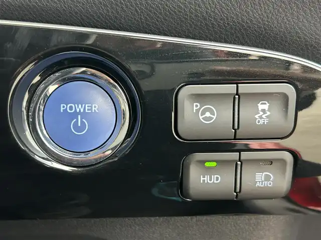 トヨタ プリウス A ツーリングセレクション 千葉県 2016(平28)年 2.5万km エモーショナルレッド 禁煙車/トヨタセーフティセンス/・レーンディパーチャーアラート/・レーンキープアシスト/・ヘッドアップディスプレイ/・ブラインドスポットモニター/・プリクラッシュセーフティ/・プリクラッシュセーフティブレーキ/・レーダークルーズコントロール/・クリアランスソナー/ビックX９インチアルパインメモリナビ/・型番：X9V/・CD/DVD/Bluetooth/フルセグTV/・バックカメラ/・ビルトインETC/革巻きステアリング/・ステアリングスイッチ/レザーシート/・DNシートヒーター/純正フロアマット/純正１７インチAW/オートライト/・LEDヘッドライト/・LEDフォグランプ