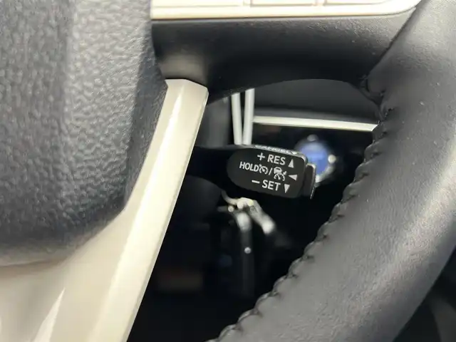 トヨタ プリウス A ツーリングセレクション 千葉県 2016(平28)年 2.5万km エモーショナルレッド 禁煙車/トヨタセーフティセンス/・レーンディパーチャーアラート/・レーンキープアシスト/・ヘッドアップディスプレイ/・ブラインドスポットモニター/・プリクラッシュセーフティ/・プリクラッシュセーフティブレーキ/・レーダークルーズコントロール/・クリアランスソナー/ビックX９インチアルパインメモリナビ/・型番：X9V/・CD/DVD/Bluetooth/フルセグTV/・バックカメラ/・ビルトインETC/革巻きステアリング/・ステアリングスイッチ/レザーシート/・DNシートヒーター/純正フロアマット/純正１７インチAW/オートライト/・LEDヘッドライト/・LEDフォグランプ