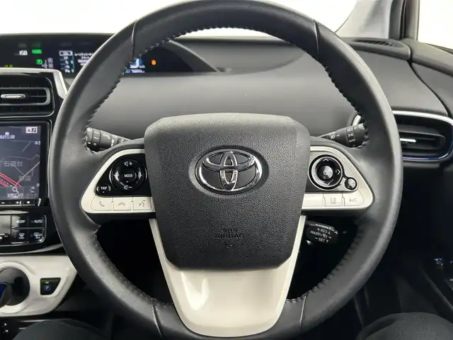 トヨタ プリウス A ツーリングセレクション 千葉県 2016(平28)年 2.5万km エモーショナルレッド 禁煙車/トヨタセーフティセンス/・レーンディパーチャーアラート/・レーンキープアシスト/・ヘッドアップディスプレイ/・ブラインドスポットモニター/・プリクラッシュセーフティ/・プリクラッシュセーフティブレーキ/・レーダークルーズコントロール/・クリアランスソナー/ビックX９インチアルパインメモリナビ/・型番：X9V/・CD/DVD/Bluetooth/フルセグTV/・バックカメラ/・ビルトインETC/革巻きステアリング/・ステアリングスイッチ/レザーシート/・DNシートヒーター/純正フロアマット/純正１７インチAW/オートライト/・LEDヘッドライト/・LEDフォグランプ