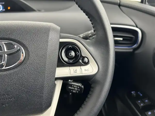 トヨタ プリウス A ツーリングセレクション 千葉県 2016(平28)年 2.5万km エモーショナルレッド 禁煙車/トヨタセーフティセンス/・レーンディパーチャーアラート/・レーンキープアシスト/・ヘッドアップディスプレイ/・ブラインドスポットモニター/・プリクラッシュセーフティ/・プリクラッシュセーフティブレーキ/・レーダークルーズコントロール/・クリアランスソナー/ビックX９インチアルパインメモリナビ/・型番：X9V/・CD/DVD/Bluetooth/フルセグTV/・バックカメラ/・ビルトインETC/革巻きステアリング/・ステアリングスイッチ/レザーシート/・DNシートヒーター/純正フロアマット/純正１７インチAW/オートライト/・LEDヘッドライト/・LEDフォグランプ