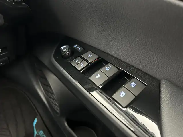 トヨタ プリウス A ツーリングセレクション 千葉県 2016(平28)年 2.5万km エモーショナルレッド 禁煙車/トヨタセーフティセンス/・レーンディパーチャーアラート/・レーンキープアシスト/・ヘッドアップディスプレイ/・ブラインドスポットモニター/・プリクラッシュセーフティ/・プリクラッシュセーフティブレーキ/・レーダークルーズコントロール/・クリアランスソナー/ビックX９インチアルパインメモリナビ/・型番：X9V/・CD/DVD/Bluetooth/フルセグTV/・バックカメラ/・ビルトインETC/革巻きステアリング/・ステアリングスイッチ/レザーシート/・DNシートヒーター/純正フロアマット/純正１７インチAW/オートライト/・LEDヘッドライト/・LEDフォグランプ