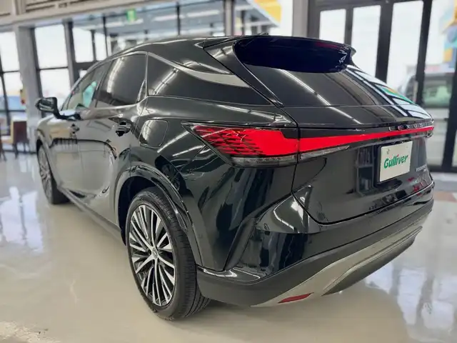 レクサス ＲＸ 350h バージョンL 滋賀県 2025(令7)年 1万km グラファイトブラックガラスフレーク ワンオーナー/改良後モデル/パノラマルーフ（チルト&アウタースライド式）/マークレビンソンサウンドシステム/ソリスホワイトセミアリン本革シート/デジタルインナーミラー/純正前後ドライブレコーダー/輻射ヒーター/電動セカンドシート/ルーフレール/寒冷地仕様/ダークグレーメタリック切削光輝21インチ純正アルミ/スカッフイルミネーション/14インチタッチディスプレウオーディオ/　コネクティッドナビプラス フルセグ Bluetooth /シースルービューパノラミックビューモニター/カラーヘッドアップディスプレイ/Lexusチームメイト/アドバンスドドライブ/アドバンスドパーク/Lexus Safety Sense /プリクラッシュセーフティ/レーンディパーチャーアラート/レーントレーシングアシスト/レーンチェンジアシスト/レーダークルーズコントロール/アダプティブハイビームシステム/フロントクロストラフィックアラート/アダクティブドライビングアシスト/ブラインドスポットモニター/スマートキー×2/クラッツィオフロアマット/