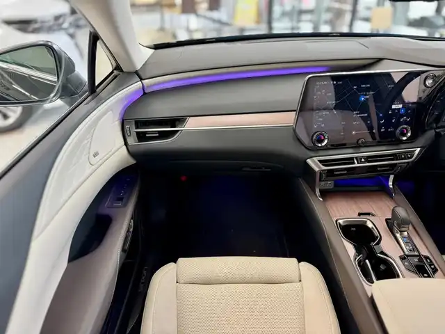 レクサス ＲＸ 350h バージョンL 滋賀県 2025(令7)年 1万km グラファイトブラックガラスフレーク ワンオーナー/改良後モデル/パノラマルーフ（チルト&アウタースライド式）/マークレビンソンサウンドシステム/ソリスホワイトセミアリン本革シート/デジタルインナーミラー/純正前後ドライブレコーダー/輻射ヒーター/電動セカンドシート/ルーフレール/寒冷地仕様/ダークグレーメタリック切削光輝21インチ純正アルミ/スカッフイルミネーション/14インチタッチディスプレウオーディオ/　コネクティッドナビプラス フルセグ Bluetooth /シースルービューパノラミックビューモニター/カラーヘッドアップディスプレイ/Lexusチームメイト/アドバンスドドライブ/アドバンスドパーク/Lexus Safety Sense /プリクラッシュセーフティ/レーンディパーチャーアラート/レーントレーシングアシスト/レーンチェンジアシスト/レーダークルーズコントロール/アダプティブハイビームシステム/フロントクロストラフィックアラート/アダクティブドライビングアシスト/ブラインドスポットモニター/スマートキー×2/クラッツィオフロアマット/