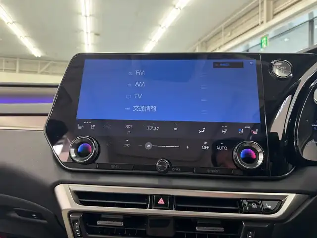 レクサス ＲＸ 350h バージョンL 滋賀県 2025(令7)年 1万km グラファイトブラックガラスフレーク ワンオーナー/改良後モデル/パノラマルーフ（チルト&アウタースライド式）/マークレビンソンサウンドシステム/ソリスホワイトセミアリン本革シート/デジタルインナーミラー/純正前後ドライブレコーダー/輻射ヒーター/電動セカンドシート/ルーフレール/寒冷地仕様/ダークグレーメタリック切削光輝21インチ純正アルミ/スカッフイルミネーション/14インチタッチディスプレウオーディオ/　コネクティッドナビプラス フルセグ Bluetooth /シースルービューパノラミックビューモニター/カラーヘッドアップディスプレイ/Lexusチームメイト/アドバンスドドライブ/アドバンスドパーク/Lexus Safety Sense /プリクラッシュセーフティ/レーンディパーチャーアラート/レーントレーシングアシスト/レーンチェンジアシスト/レーダークルーズコントロール/アダプティブハイビームシステム/フロントクロストラフィックアラート/アダクティブドライビングアシスト/ブラインドスポットモニター/スマートキー×2/クラッツィオフロアマット/