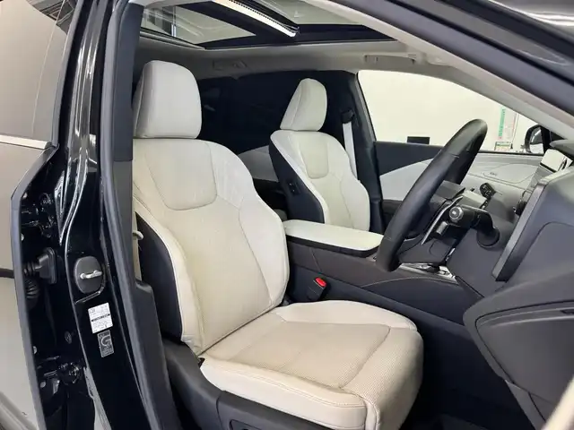 レクサス ＲＸ 350h バージョンL 滋賀県 2025(令7)年 1万km グラファイトブラックガラスフレーク ワンオーナー/改良後モデル/パノラマルーフ（チルト&アウタースライド式）/マークレビンソンサウンドシステム/ソリスホワイトセミアリン本革シート/デジタルインナーミラー/純正前後ドライブレコーダー/輻射ヒーター/電動セカンドシート/ルーフレール/寒冷地仕様/ダークグレーメタリック切削光輝21インチ純正アルミ/スカッフイルミネーション/14インチタッチディスプレウオーディオ/　コネクティッドナビプラス フルセグ Bluetooth /シースルービューパノラミックビューモニター/カラーヘッドアップディスプレイ/Lexusチームメイト/アドバンスドドライブ/アドバンスドパーク/Lexus Safety Sense /プリクラッシュセーフティ/レーンディパーチャーアラート/レーントレーシングアシスト/レーンチェンジアシスト/レーダークルーズコントロール/アダプティブハイビームシステム/フロントクロストラフィックアラート/アダクティブドライビングアシスト/ブラインドスポットモニター/スマートキー×2/クラッツィオフロアマット/