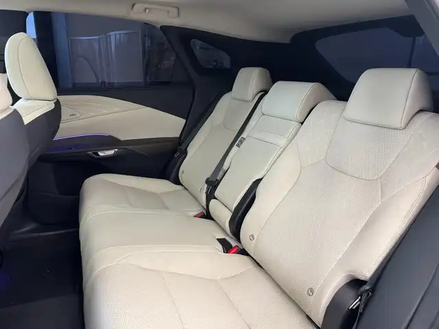 レクサス ＲＸ 350h バージョンL 滋賀県 2025(令7)年 1万km グラファイトブラックガラスフレーク ワンオーナー/改良後モデル/パノラマルーフ（チルト&アウタースライド式）/マークレビンソンサウンドシステム/ソリスホワイトセミアリン本革シート/デジタルインナーミラー/純正前後ドライブレコーダー/輻射ヒーター/電動セカンドシート/ルーフレール/寒冷地仕様/ダークグレーメタリック切削光輝21インチ純正アルミ/スカッフイルミネーション/14インチタッチディスプレウオーディオ/　コネクティッドナビプラス フルセグ Bluetooth /シースルービューパノラミックビューモニター/カラーヘッドアップディスプレイ/Lexusチームメイト/アドバンスドドライブ/アドバンスドパーク/Lexus Safety Sense /プリクラッシュセーフティ/レーンディパーチャーアラート/レーントレーシングアシスト/レーンチェンジアシスト/レーダークルーズコントロール/アダプティブハイビームシステム/フロントクロストラフィックアラート/アダクティブドライビングアシスト/ブラインドスポットモニター/スマートキー×2/クラッツィオフロアマット/