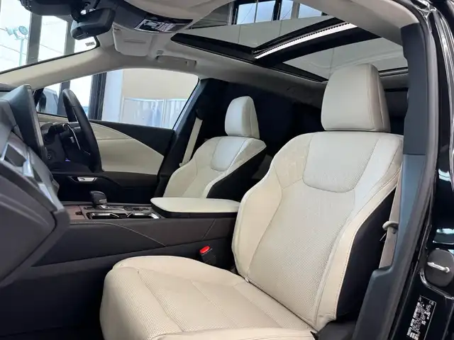 レクサス ＲＸ 350h バージョンL 滋賀県 2025(令7)年 1万km グラファイトブラックガラスフレーク ワンオーナー/改良後モデル/パノラマルーフ（チルト&アウタースライド式）/マークレビンソンサウンドシステム/ソリスホワイトセミアリン本革シート/デジタルインナーミラー/純正前後ドライブレコーダー/輻射ヒーター/電動セカンドシート/ルーフレール/寒冷地仕様/ダークグレーメタリック切削光輝21インチ純正アルミ/スカッフイルミネーション/14インチタッチディスプレウオーディオ/　コネクティッドナビプラス フルセグ Bluetooth /シースルービューパノラミックビューモニター/カラーヘッドアップディスプレイ/Lexusチームメイト/アドバンスドドライブ/アドバンスドパーク/Lexus Safety Sense /プリクラッシュセーフティ/レーンディパーチャーアラート/レーントレーシングアシスト/レーンチェンジアシスト/レーダークルーズコントロール/アダプティブハイビームシステム/フロントクロストラフィックアラート/アダクティブドライビングアシスト/ブラインドスポットモニター/スマートキー×2/クラッツィオフロアマット/