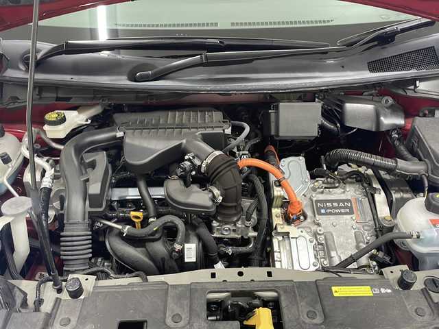 日産 オーラ G レザーエディション 長崎県 2022(令4)年 3.1万km ガーネットレッド/スーパーブラック 2トーン ワンオーナー/禁煙車/日産純正ナビ/（フルセグTV、DVD/Bluetooth）/ドライブレコーダー/ETC2.0/全方位バックカメラ/デジタルインナーミラー/オートライト/純正LEDヘッドランプ/衝突軽減システム/前後コーナーセンサー/17インチ純正AW/純正フロアマット/ステアリングスイッチ/プッシュスタート/スペアキー/取説、保証書