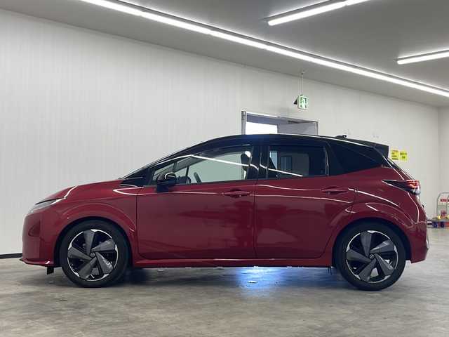 日産 オーラ G レザーエディション 長崎県 2022(令4)年 3.1万km ガーネットレッド/スーパーブラック 2トーン ワンオーナー/禁煙車/日産純正ナビ/（フルセグTV、DVD/Bluetooth）/ドライブレコーダー/ETC2.0/全方位バックカメラ/デジタルインナーミラー/オートライト/純正LEDヘッドランプ/衝突軽減システム/前後コーナーセンサー/17インチ純正AW/純正フロアマット/ステアリングスイッチ/プッシュスタート/スペアキー/取説、保証書