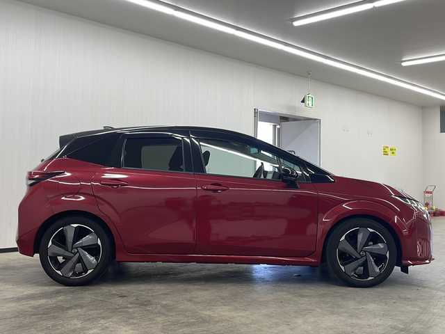 日産 オーラ G レザーエディション 長崎県 2022(令4)年 3.1万km ガーネットレッド/スーパーブラック 2トーン ワンオーナー/禁煙車/日産純正ナビ/（フルセグTV、DVD/Bluetooth）/ドライブレコーダー/ETC2.0/全方位バックカメラ/デジタルインナーミラー/オートライト/純正LEDヘッドランプ/衝突軽減システム/前後コーナーセンサー/17インチ純正AW/純正フロアマット/ステアリングスイッチ/プッシュスタート/スペアキー/取説、保証書
