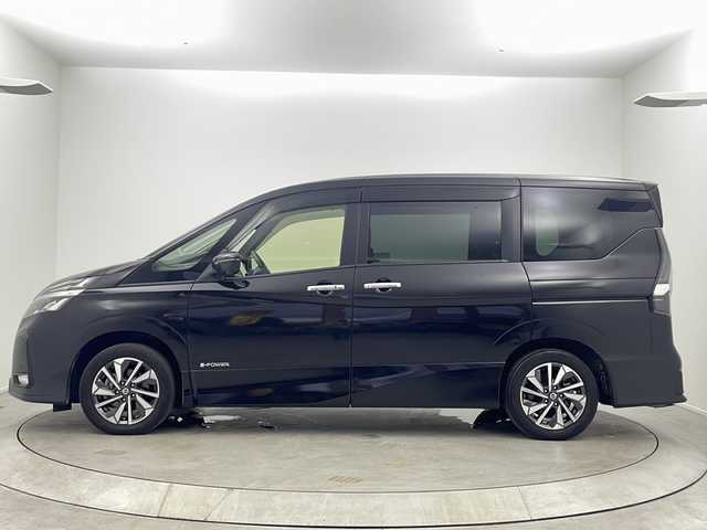 日産 セレナ e－パワー ハイウェイスター V 大阪府 2020(令2)年 6万km ダイヤモンドブラック 純正１０インチSDナビ/・TV/・CD/・DVD/・BT/アラウンドビューカメラ/純正フリップダウンモニター/純正ドライブレコーダー/純正2.0ETC/純正１６インチAW/純正LEDヘッドライト/プロパイロット/パーキングアシスト/衝突軽減ブレーキ/アクティブクルーズコントロール/クリアランスソナー/レーンキープアシスト/両側パワースライドドア/スマートキー×２/禁煙車