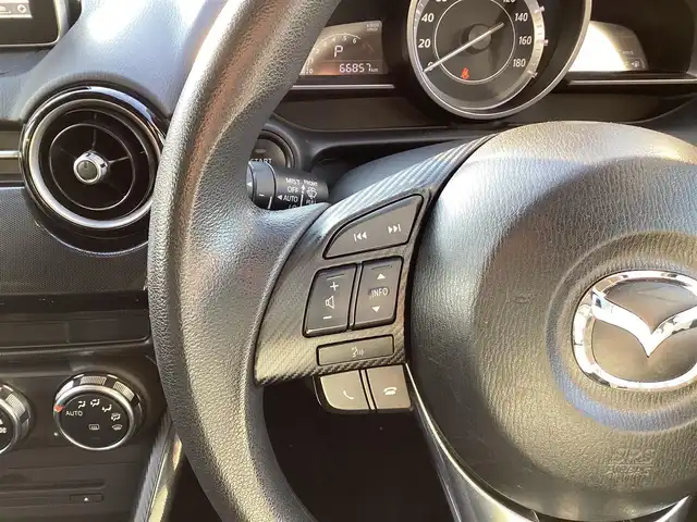 マツダ デミオ 13S 福島県 2015(平27)年 6.7万km ダイナミックブルーマイカ  ワ ン オ ー ナ ー/ 4     W     D/ 純 正 ナ ビ・フ ル セ グ T V/ E     T     C/ ス マ ー ト キ ー/ 衝 突 被 害 軽 減 ブ レ ー キ/ ア イ ド リ ン グ ス ト ッ プ/ 新 車 保 証 書/ 取 扱 説 明 書