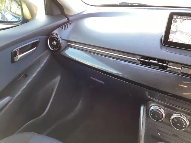 マツダ デミオ 13S 福島県 2015(平27)年 6.7万km ダイナミックブルーマイカ  ワ ン オ ー ナ ー/ 4     W     D/ 純 正 ナ ビ・フ ル セ グ T V/ E     T     C/ ス マ ー ト キ ー/ 衝 突 被 害 軽 減 ブ レ ー キ/ ア イ ド リ ン グ ス ト ッ プ/ 新 車 保 証 書/ 取 扱 説 明 書