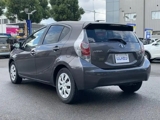 トヨタ アクア S 福井県 2013(平25)年 9.6万km グレーメタリック (株)IDOMが運営する【じしゃロン福井店】の自社ローン専用車両になりますこちらは現金またはオートローンご利用時の価格です。自社ローンご希望の方は別途その旨お申付け下さい/社外メモリーナビ/フルセグTV/CD・DVD/キーレス/バックカメラ/ETC
