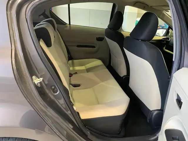 トヨタ アクア S 福井県 2013(平25)年 9.6万km グレーメタリック (株)IDOMが運営する【じしゃロン福井店】の自社ローン専用車両になりますこちらは現金またはオートローンご利用時の価格です。自社ローンご希望の方は別途その旨お申付け下さい/社外メモリーナビ/フルセグTV/CD・DVD/キーレス/バックカメラ/ETC