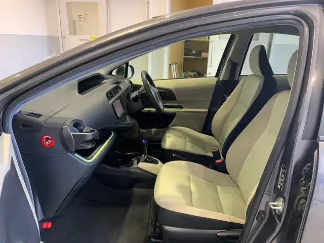 トヨタ アクア S 福井県 2013(平25)年 9.6万km グレーメタリック (株)IDOMが運営する【じしゃロン福井店】の自社ローン専用車両になりますこちらは現金またはオートローンご利用時の価格です。自社ローンご希望の方は別途その旨お申付け下さい/社外メモリーナビ/フルセグTV/CD・DVD/キーレス/バックカメラ/ETC