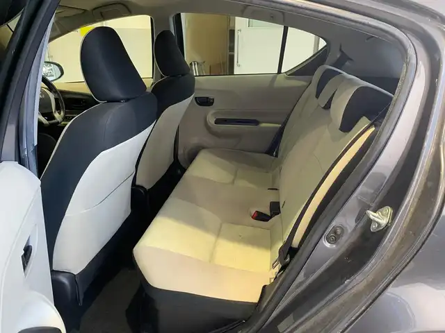 トヨタ アクア S 福井県 2013(平25)年 9.6万km グレーメタリック (株)IDOMが運営する【じしゃロン福井店】の自社ローン専用車両になりますこちらは現金またはオートローンご利用時の価格です。自社ローンご希望の方は別途その旨お申付け下さい/社外メモリーナビ/フルセグTV/CD・DVD/キーレス/バックカメラ/ETC