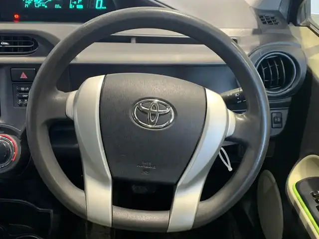 トヨタ アクア S 福井県 2013(平25)年 9.6万km グレーメタリック (株)IDOMが運営する【じしゃロン福井店】の自社ローン専用車両になりますこちらは現金またはオートローンご利用時の価格です。自社ローンご希望の方は別途その旨お申付け下さい/社外メモリーナビ/フルセグTV/CD・DVD/キーレス/バックカメラ/ETC