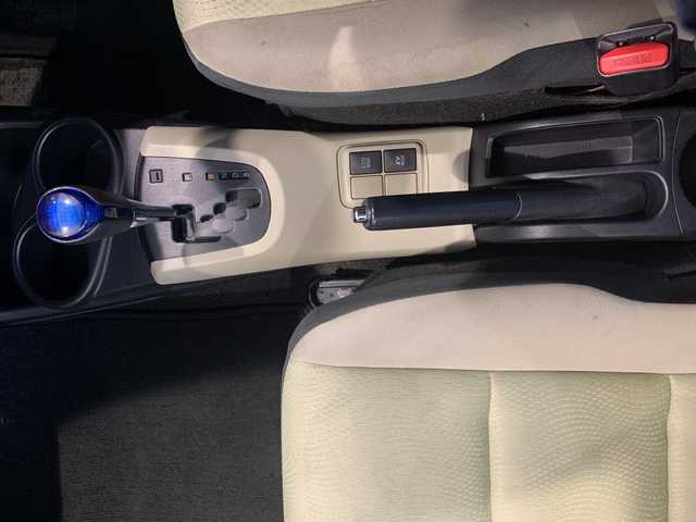 トヨタ アクア S 福井県 2013(平25)年 9.6万km グレーメタリック (株)IDOMが運営する【じしゃロン福井店】の自社ローン専用車両になりますこちらは現金またはオートローンご利用時の価格です。自社ローンご希望の方は別途その旨お申付け下さい/社外メモリーナビ/フルセグTV/CD・DVD/キーレス/バックカメラ/ETC