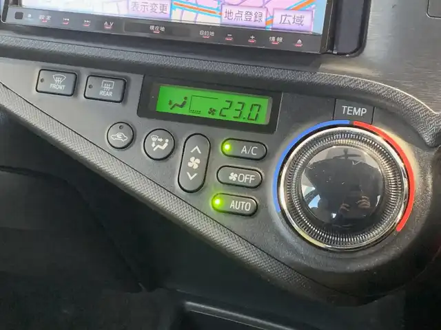 トヨタ アクア S 福井県 2013(平25)年 9.6万km グレーメタリック (株)IDOMが運営する【じしゃロン福井店】の自社ローン専用車両になりますこちらは現金またはオートローンご利用時の価格です。自社ローンご希望の方は別途その旨お申付け下さい/社外メモリーナビ/フルセグTV/CD・DVD/キーレス/バックカメラ/ETC