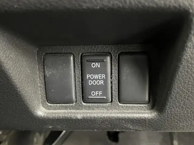 日産 セレナ HWS S HV Vセレ +SeftyⅡ 福井県 2016(平28)年 12.6万km ダイヤモンドブラック 純正ナビ/型式：MM515D-L/【AM/FM/CD/DVD/Bluetooth/フルセグTV】/アラウンドビューモニター/純正フリップダウンモニター/ETC/両側パワースライドドア/プッシュスタート/スマートキー/オートライト/キセノンヘッドライド/シートカバー（ブラック）/アイドリングストップ