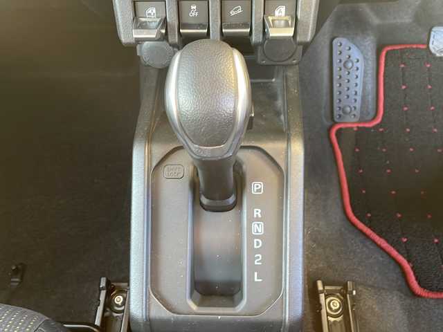 スズキ ジムニー XC 静岡県 2020(令2)年 1.1万km シフォンアイボリーM /社外ナビ/地デジTV//社外CD/DVD/Bluetooth//バックカメラ//レーダーセーフティサポート//レーンキープアシスト//純正16インチAW//クルーズコントロール//LEDヘッドライト//ETC//スマートキー//スペアキー