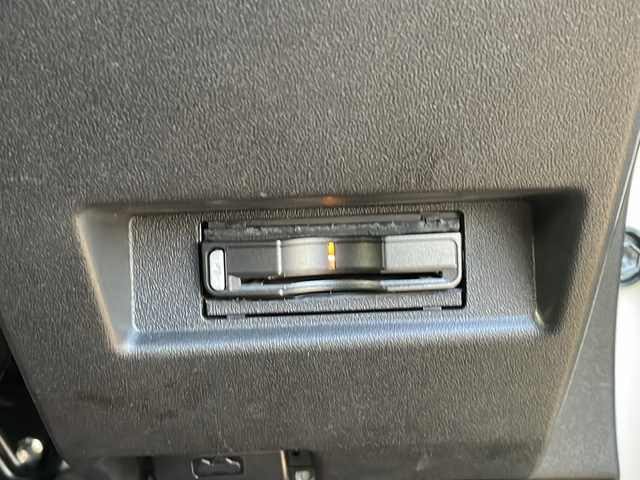 スズキ ジムニー XC 静岡県 2020(令2)年 1.1万km シフォンアイボリーM /社外ナビ/地デジTV//社外CD/DVD/Bluetooth//バックカメラ//レーダーセーフティサポート//レーンキープアシスト//純正16インチAW//クルーズコントロール//LEDヘッドライト//ETC//スマートキー//スペアキー