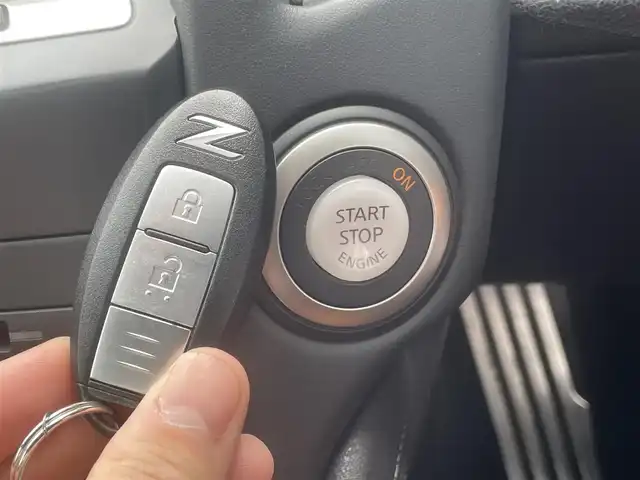 日産 フェアレディ Ｚ バージョンT 埼玉県 2010(平22)年 7.2万km バイブラントレッド 純正ナビ/BOSEサウンド/フルセグ・CD・DVD・BT/Bカメラ/TRC/コーナーセンサー/イモビライザー/パワーシート(D/N席)/シートヒーター(D/N席)/ETC/HIDヘッドライト/スマートキー2本/保証書/取扱説明書　