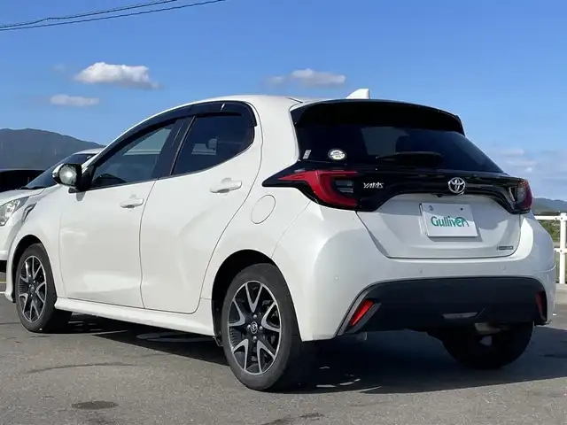 トヨタ ヤリス Z 佐賀県 2022(令4)年 4.6万km ホワイトパールクリスタルシャイン /ワンオーナー//純正ディスプレーオーディオ//USB/Bluetooth//AppleCarPlay//バックカメラ//ETC//前後ドライブレコーダー//シートヒーター//スマートキー//アジャスタブルデッキボード//買物アシストシート//シートバックポケット//シートアンダートレイ//LEDヘッドライト//トヨタセーフティーセンス(衝突回避支援パッケージ)/　プリクラッシュセーフティ/　レーントレーシングアシスト/　レーダークルーズコントロール/　オートマチックハイビーム/　ロードサインアシスト/　セカンダリーコリジョンブレーキ/　先行車発進告知機能/　インテリジェントクリアランスソナー/　ブラインドスポットモニター/　リアクロストラフィックアラート/　パーキングサポートブレーキ//ヒーター付きドアミラー//保証書//取扱説明書