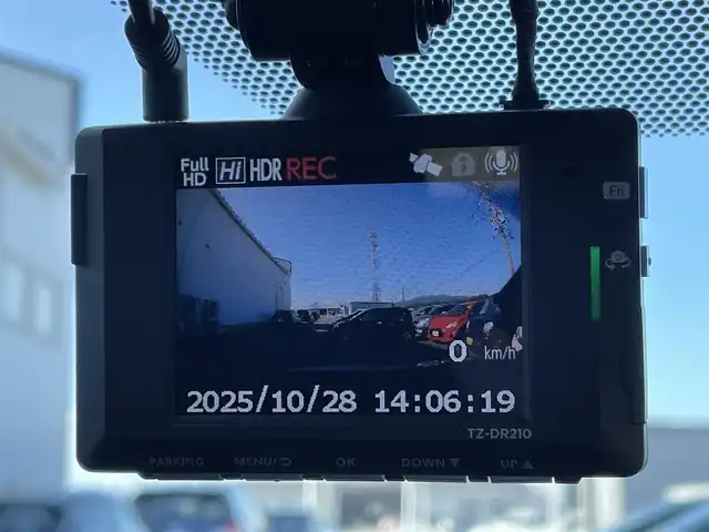 トヨタ ヤリス Z 佐賀県 2022(令4)年 4.6万km ホワイトパールクリスタルシャイン /ワンオーナー//純正ディスプレーオーディオ//USB/Bluetooth//AppleCarPlay//バックカメラ//ETC//前後ドライブレコーダー//シートヒーター//スマートキー//アジャスタブルデッキボード//買物アシストシート//シートバックポケット//シートアンダートレイ//LEDヘッドライト//トヨタセーフティーセンス(衝突回避支援パッケージ)/　プリクラッシュセーフティ/　レーントレーシングアシスト/　レーダークルーズコントロール/　オートマチックハイビーム/　ロードサインアシスト/　セカンダリーコリジョンブレーキ/　先行車発進告知機能/　インテリジェントクリアランスソナー/　ブラインドスポットモニター/　リアクロストラフィックアラート/　パーキングサポートブレーキ//ヒーター付きドアミラー//保証書//取扱説明書