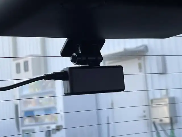 トヨタ ヤリス Z 佐賀県 2022(令4)年 4.6万km ホワイトパールクリスタルシャイン /ワンオーナー//純正ディスプレーオーディオ//USB/Bluetooth//AppleCarPlay//バックカメラ//ETC//前後ドライブレコーダー//シートヒーター//スマートキー//アジャスタブルデッキボード//買物アシストシート//シートバックポケット//シートアンダートレイ//LEDヘッドライト//トヨタセーフティーセンス(衝突回避支援パッケージ)/　プリクラッシュセーフティ/　レーントレーシングアシスト/　レーダークルーズコントロール/　オートマチックハイビーム/　ロードサインアシスト/　セカンダリーコリジョンブレーキ/　先行車発進告知機能/　インテリジェントクリアランスソナー/　ブラインドスポットモニター/　リアクロストラフィックアラート/　パーキングサポートブレーキ//ヒーター付きドアミラー//保証書//取扱説明書