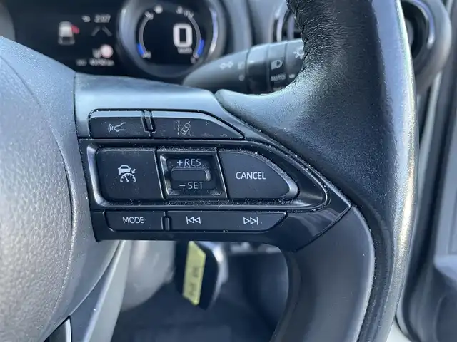 トヨタ ヤリス Z 佐賀県 2022(令4)年 4.6万km ホワイトパールクリスタルシャイン /ワンオーナー//純正ディスプレーオーディオ//USB/Bluetooth//AppleCarPlay//バックカメラ//ETC//前後ドライブレコーダー//シートヒーター//スマートキー//アジャスタブルデッキボード//買物アシストシート//シートバックポケット//シートアンダートレイ//LEDヘッドライト//トヨタセーフティーセンス(衝突回避支援パッケージ)/　プリクラッシュセーフティ/　レーントレーシングアシスト/　レーダークルーズコントロール/　オートマチックハイビーム/　ロードサインアシスト/　セカンダリーコリジョンブレーキ/　先行車発進告知機能/　インテリジェントクリアランスソナー/　ブラインドスポットモニター/　リアクロストラフィックアラート/　パーキングサポートブレーキ//ヒーター付きドアミラー//保証書//取扱説明書