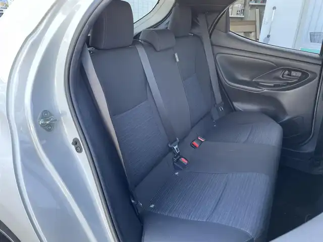 トヨタ ヤリス Z 佐賀県 2022(令4)年 4.6万km ホワイトパールクリスタルシャイン /ワンオーナー//純正ディスプレーオーディオ//USB/Bluetooth//AppleCarPlay//バックカメラ//ETC//前後ドライブレコーダー//シートヒーター//スマートキー//アジャスタブルデッキボード//買物アシストシート//シートバックポケット//シートアンダートレイ//LEDヘッドライト//トヨタセーフティーセンス(衝突回避支援パッケージ)/　プリクラッシュセーフティ/　レーントレーシングアシスト/　レーダークルーズコントロール/　オートマチックハイビーム/　ロードサインアシスト/　セカンダリーコリジョンブレーキ/　先行車発進告知機能/　インテリジェントクリアランスソナー/　ブラインドスポットモニター/　リアクロストラフィックアラート/　パーキングサポートブレーキ//ヒーター付きドアミラー//保証書//取扱説明書