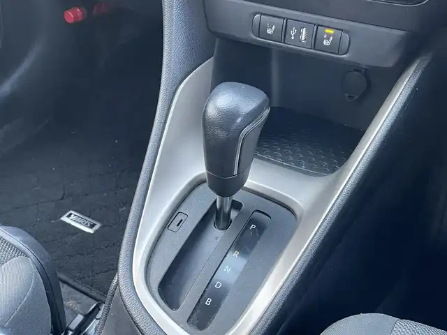 トヨタ ヤリス Z 佐賀県 2022(令4)年 4.6万km ホワイトパールクリスタルシャイン /ワンオーナー//純正ディスプレーオーディオ//USB/Bluetooth//AppleCarPlay//バックカメラ//ETC//前後ドライブレコーダー//シートヒーター//スマートキー//アジャスタブルデッキボード//買物アシストシート//シートバックポケット//シートアンダートレイ//LEDヘッドライト//トヨタセーフティーセンス(衝突回避支援パッケージ)/　プリクラッシュセーフティ/　レーントレーシングアシスト/　レーダークルーズコントロール/　オートマチックハイビーム/　ロードサインアシスト/　セカンダリーコリジョンブレーキ/　先行車発進告知機能/　インテリジェントクリアランスソナー/　ブラインドスポットモニター/　リアクロストラフィックアラート/　パーキングサポートブレーキ//ヒーター付きドアミラー//保証書//取扱説明書