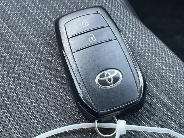 トヨタ ヤリス Z 佐賀県 2022(令4)年 4.6万km ホワイトパールクリスタルシャイン /ワンオーナー//純正ディスプレーオーディオ//USB/Bluetooth//AppleCarPlay//バックカメラ//ETC//前後ドライブレコーダー//シートヒーター//スマートキー//アジャスタブルデッキボード//買物アシストシート//シートバックポケット//シートアンダートレイ//LEDヘッドライト//トヨタセーフティーセンス(衝突回避支援パッケージ)/　プリクラッシュセーフティ/　レーントレーシングアシスト/　レーダークルーズコントロール/　オートマチックハイビーム/　ロードサインアシスト/　セカンダリーコリジョンブレーキ/　先行車発進告知機能/　インテリジェントクリアランスソナー/　ブラインドスポットモニター/　リアクロストラフィックアラート/　パーキングサポートブレーキ//ヒーター付きドアミラー//保証書//取扱説明書