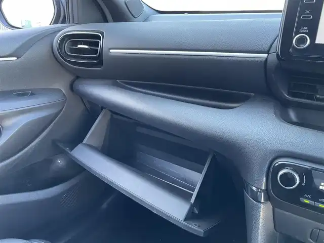 トヨタ ヤリス Z 佐賀県 2022(令4)年 4.6万km ホワイトパールクリスタルシャイン /ワンオーナー//純正ディスプレーオーディオ//USB/Bluetooth//AppleCarPlay//バックカメラ//ETC//前後ドライブレコーダー//シートヒーター//スマートキー//アジャスタブルデッキボード//買物アシストシート//シートバックポケット//シートアンダートレイ//LEDヘッドライト//トヨタセーフティーセンス(衝突回避支援パッケージ)/　プリクラッシュセーフティ/　レーントレーシングアシスト/　レーダークルーズコントロール/　オートマチックハイビーム/　ロードサインアシスト/　セカンダリーコリジョンブレーキ/　先行車発進告知機能/　インテリジェントクリアランスソナー/　ブラインドスポットモニター/　リアクロストラフィックアラート/　パーキングサポートブレーキ//ヒーター付きドアミラー//保証書//取扱説明書