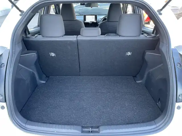 トヨタ ヤリス Z 佐賀県 2022(令4)年 4.6万km ホワイトパールクリスタルシャイン /ワンオーナー//純正ディスプレーオーディオ//USB/Bluetooth//AppleCarPlay//バックカメラ//ETC//前後ドライブレコーダー//シートヒーター//スマートキー//アジャスタブルデッキボード//買物アシストシート//シートバックポケット//シートアンダートレイ//LEDヘッドライト//トヨタセーフティーセンス(衝突回避支援パッケージ)/　プリクラッシュセーフティ/　レーントレーシングアシスト/　レーダークルーズコントロール/　オートマチックハイビーム/　ロードサインアシスト/　セカンダリーコリジョンブレーキ/　先行車発進告知機能/　インテリジェントクリアランスソナー/　ブラインドスポットモニター/　リアクロストラフィックアラート/　パーキングサポートブレーキ//ヒーター付きドアミラー//保証書//取扱説明書