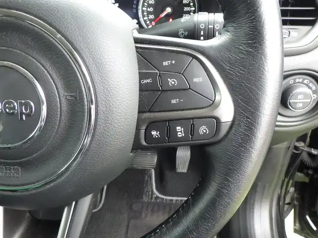 クライスラー・ジープ ジープ レネゲード リミテッド 千葉県 2020(令2)年 3.3万km 黒 前面衝突警報/レーンセンス/ブラインドスポットモニター/アダプティブクルーズコントロール/ブラックレザーシート/前席パワーシート/シートヒーター/純正ナビ/バックカメラ/【Bluetooth接続】/バックカメラ/ドライブレコーダー/革巻きステアリング/ETC/LEDヘッドライト/フォグライト/ウインカーミラー/リアコーナーセンサー/純正17インチアルミホイル/サイド/カーテンエアバッグ/スマートキー