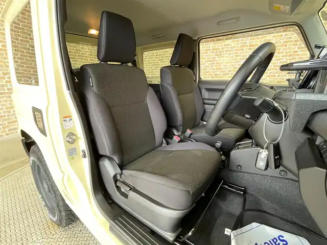 スズキ ジムニー XC 岩手県 2022(令4)年 3.9万km シフォンアイボリーM ４WD/ターボ/衝突被害軽減システム/ダウンヒルアシスト/レーンアシスト/横滑り防止装置/アイドリングストップ/純正ディスプレイオーディオ/背面タイヤ/オートエアコン/シートヒーター/エンジンスターター/LEDヘッドライト