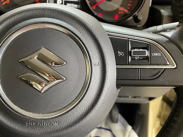 スズキ ジムニー XC 岩手県 2022(令4)年 3.9万km シフォンアイボリーM ４WD/ターボ/衝突被害軽減システム/ダウンヒルアシスト/レーンアシスト/横滑り防止装置/アイドリングストップ/純正ディスプレイオーディオ/背面タイヤ/オートエアコン/シートヒーター/エンジンスターター/LEDヘッドライト