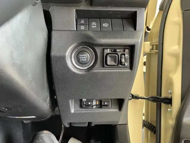 スズキ ジムニー XC 岩手県 2022(令4)年 3.9万km シフォンアイボリーM ４WD/ターボ/衝突被害軽減システム/ダウンヒルアシスト/レーンアシスト/横滑り防止装置/アイドリングストップ/純正ディスプレイオーディオ/背面タイヤ/オートエアコン/シートヒーター/エンジンスターター/LEDヘッドライト