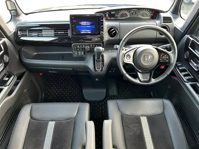 ホンダ Ｎ ＢＯＸ カスタム EX ターボ 静岡県 2022(令4)年 2.1万km クリスタルブラックパール 純正SDナビ（BT接続、CDチェンジャー、フルセグTV、DVD再生機能有り）/前後ドライブレコーダー/バックカメラ/両側パワースライドドア/純正アルミホイール/LEDヘッドライト/MTモード付き AT/クルーズコントロール（追従走行：有）/ETC/スマートキー（スペアキー１本）/エンジンスタートボタン/パワーステアリング/パワーウィンドウ/AAC/社外フロアマット/ABS/横滑り防止装置/レーンキープアシスト/コーナーセンサー/オートライト/オートマチックハイビーム/W+サイドエアバッグ