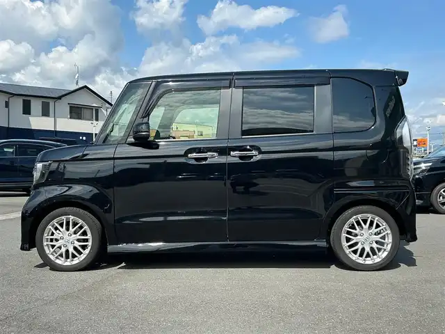 ホンダ Ｎ ＢＯＸ カスタム EX ターボ 静岡県 2022(令4)年 2.1万km クリスタルブラックパール 純正SDナビ（BT接続、CDチェンジャー、フルセグTV、DVD再生機能有り）/前後ドライブレコーダー/バックカメラ/両側パワースライドドア/純正アルミホイール/LEDヘッドライト/MTモード付き AT/クルーズコントロール（追従走行：有）/ETC/スマートキー（スペアキー１本）/エンジンスタートボタン/パワーステアリング/パワーウィンドウ/AAC/社外フロアマット/ABS/横滑り防止装置/レーンキープアシスト/コーナーセンサー/オートライト/オートマチックハイビーム/W+サイドエアバッグ