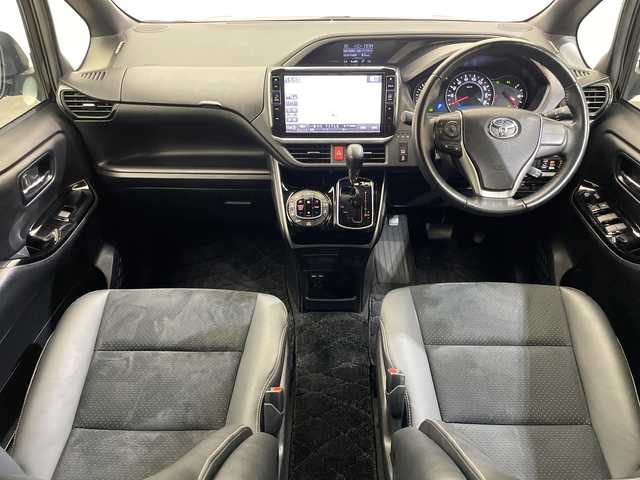トヨタ ヴォクシー ZS 煌Ⅲ 愛媛県 2021(令3)年 4.5万km ブラック アルパイン11型ナビゲーション/Bluetooth/フルセグテレビ/USB/アルパインフリップダウンモニター/バックカメラ /両側パワースライドドア/ビルドインETC/衝突被害軽減ブレーキ/レーンキープアシスト/クルーズコントロール/前後コーナーセンサー/LEDヘッドライト/スマートキー