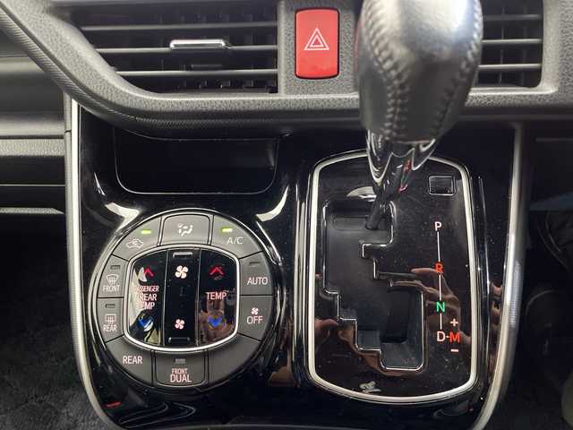 トヨタ ヴォクシー ZS 煌Ⅲ 愛媛県 2021(令3)年 4.5万km ブラック アルパイン11型ナビゲーション/Bluetooth/フルセグテレビ/USB/アルパインフリップダウンモニター/バックカメラ /両側パワースライドドア/ビルドインETC/衝突被害軽減ブレーキ/レーンキープアシスト/クルーズコントロール/前後コーナーセンサー/LEDヘッドライト/スマートキー