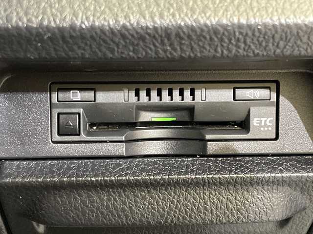 トヨタ ヴォクシー ZS 煌Ⅲ 愛媛県 2021(令3)年 4.5万km ブラック アルパイン11型ナビゲーション/Bluetooth/フルセグテレビ/USB/アルパインフリップダウンモニター/バックカメラ /両側パワースライドドア/ビルドインETC/衝突被害軽減ブレーキ/レーンキープアシスト/クルーズコントロール/前後コーナーセンサー/LEDヘッドライト/スマートキー