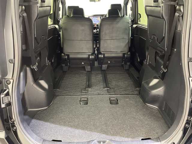 トヨタ ヴォクシー ZS 煌Ⅲ 愛媛県 2021(令3)年 4.5万km ブラック アルパイン11型ナビゲーション/Bluetooth/フルセグテレビ/USB/アルパインフリップダウンモニター/バックカメラ /両側パワースライドドア/ビルドインETC/衝突被害軽減ブレーキ/レーンキープアシスト/クルーズコントロール/前後コーナーセンサー/LEDヘッドライト/スマートキー