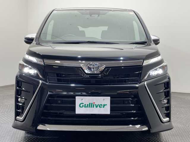 トヨタ ヴォクシー ZS 煌Ⅲ 愛媛県 2021(令3)年 4.5万km ブラック アルパイン11型ナビゲーション/Bluetooth/フルセグテレビ/USB/アルパインフリップダウンモニター/バックカメラ /両側パワースライドドア/ビルドインETC/衝突被害軽減ブレーキ/レーンキープアシスト/クルーズコントロール/前後コーナーセンサー/LEDヘッドライト/スマートキー
